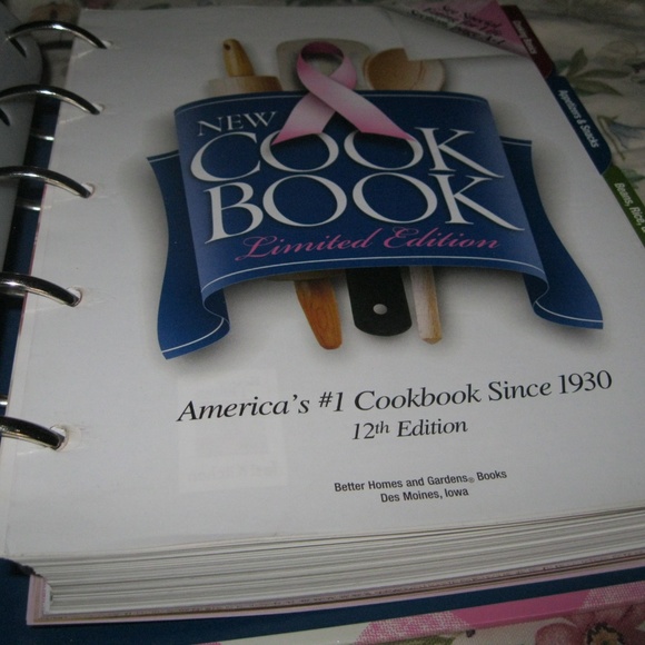 5 Items Lot -- Better Homes PINK Cookbook & 3 Key chains + 1 Cookie cutter C Pic - Picture 3 of 11